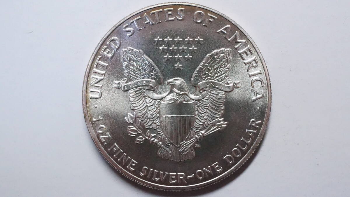 アメリカ合衆国 1986年 1オンス １ドル銀貨 31.1g 純銀 silver Eagle 1oz FINE SILVER _画像4
