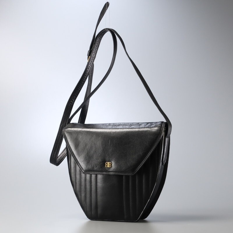TH4409# Balenciaga /BALENCIAGA* Vintage * кожа сумка на плечо *BB Logo оборудование орнамент * наклонный .. сумка * Cross корпус * заслонка * натуральная кожа * оттенок черного 