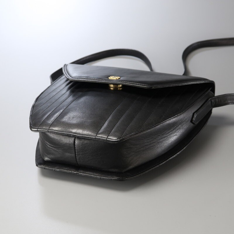 TH4409# Balenciaga /BALENCIAGA* Vintage * кожа сумка на плечо *BB Logo оборудование орнамент * наклонный .. сумка * Cross корпус * заслонка * натуральная кожа * оттенок черного 