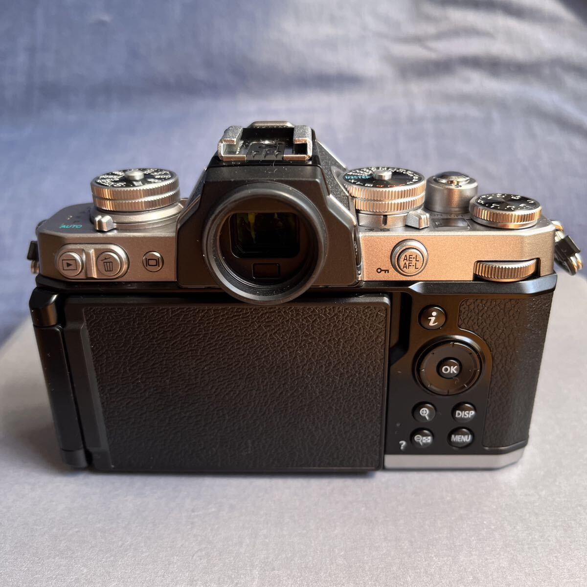 Nikon Z fc 16-50 VR SL レンズキット シルバーの画像3