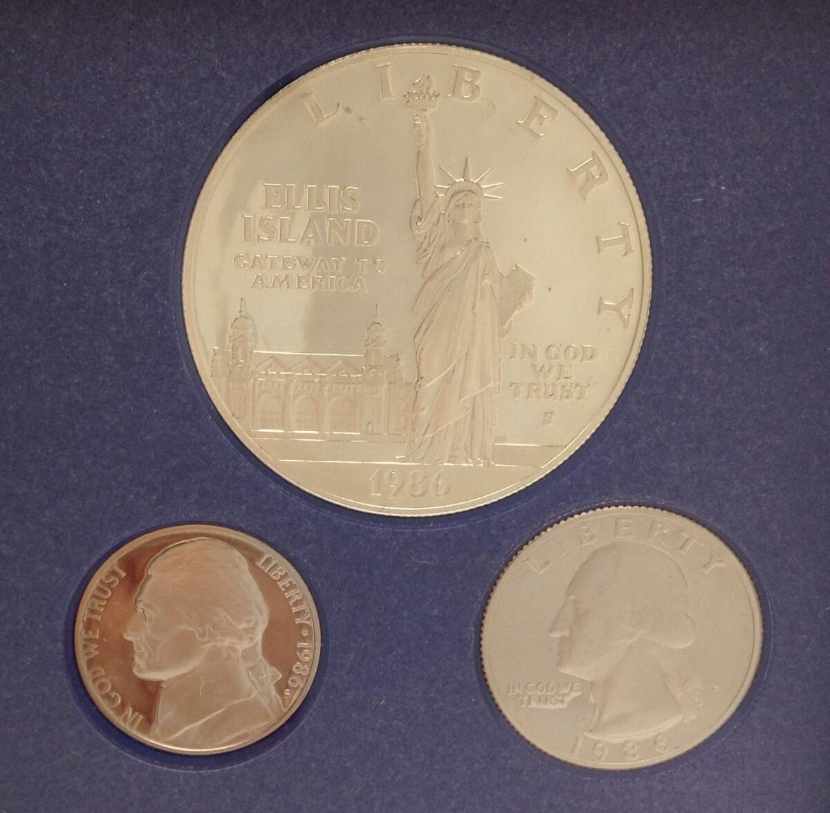 記念硬貨【 UNITED STATES 1986 PRESTIGE SET 】アメリカ 海外硬貨 硬貨 貨幣 銀貨 自由の女神 リバティー ドル 他 現状品 保管品 MNの画像4