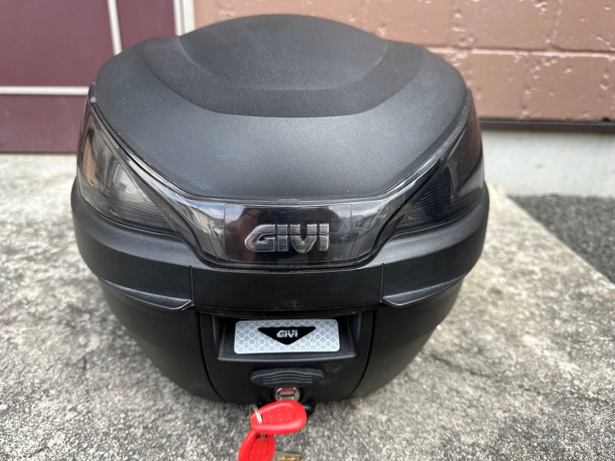 【バイク】GIVI トップケース B27N2D リアボックス モノロックケース ベース付き 鍵2個あり