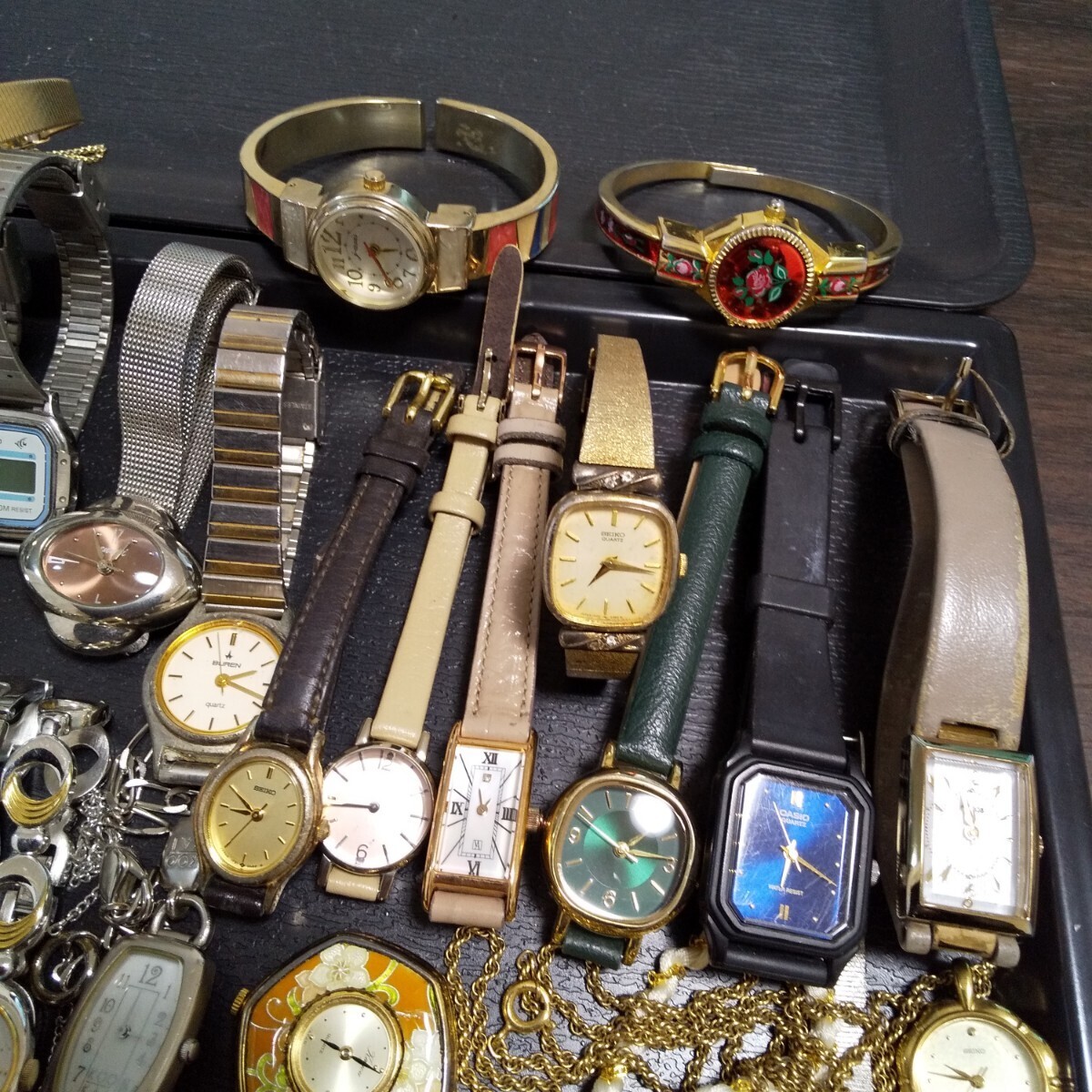 腕時計まとめて SEIKO CITIZEN CASIO ALBA ELGIN AUREOLE courreges ANNE KLEINなどレディース腕時計 ペンダントウォッチ含む合計50個 の画像10