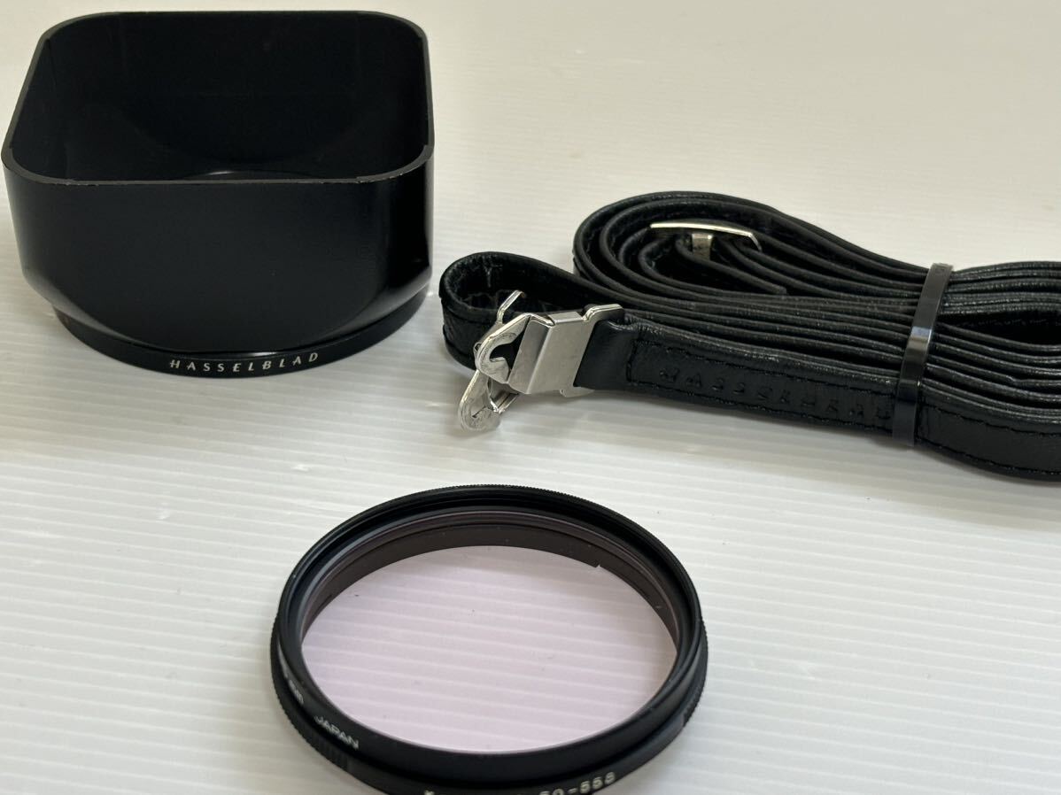 HASSELBLAD ハッセルブラッド 500C/M ブラック レンズ Carl Zeiss Planar 80mm 1:2.8 中判フィルムカメラ 純正ストラップ&フードの画像10