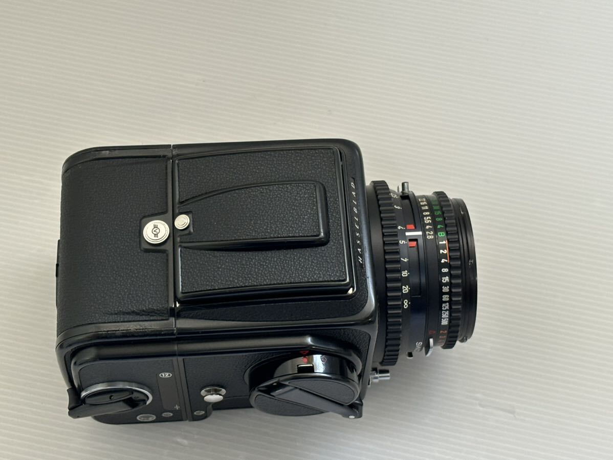 HASSELBLAD ハッセルブラッド 500C/M ブラック レンズ Carl Zeiss Planar 80mm 1:2.8 中判フィルムカメラ 純正ストラップ&フードの画像5