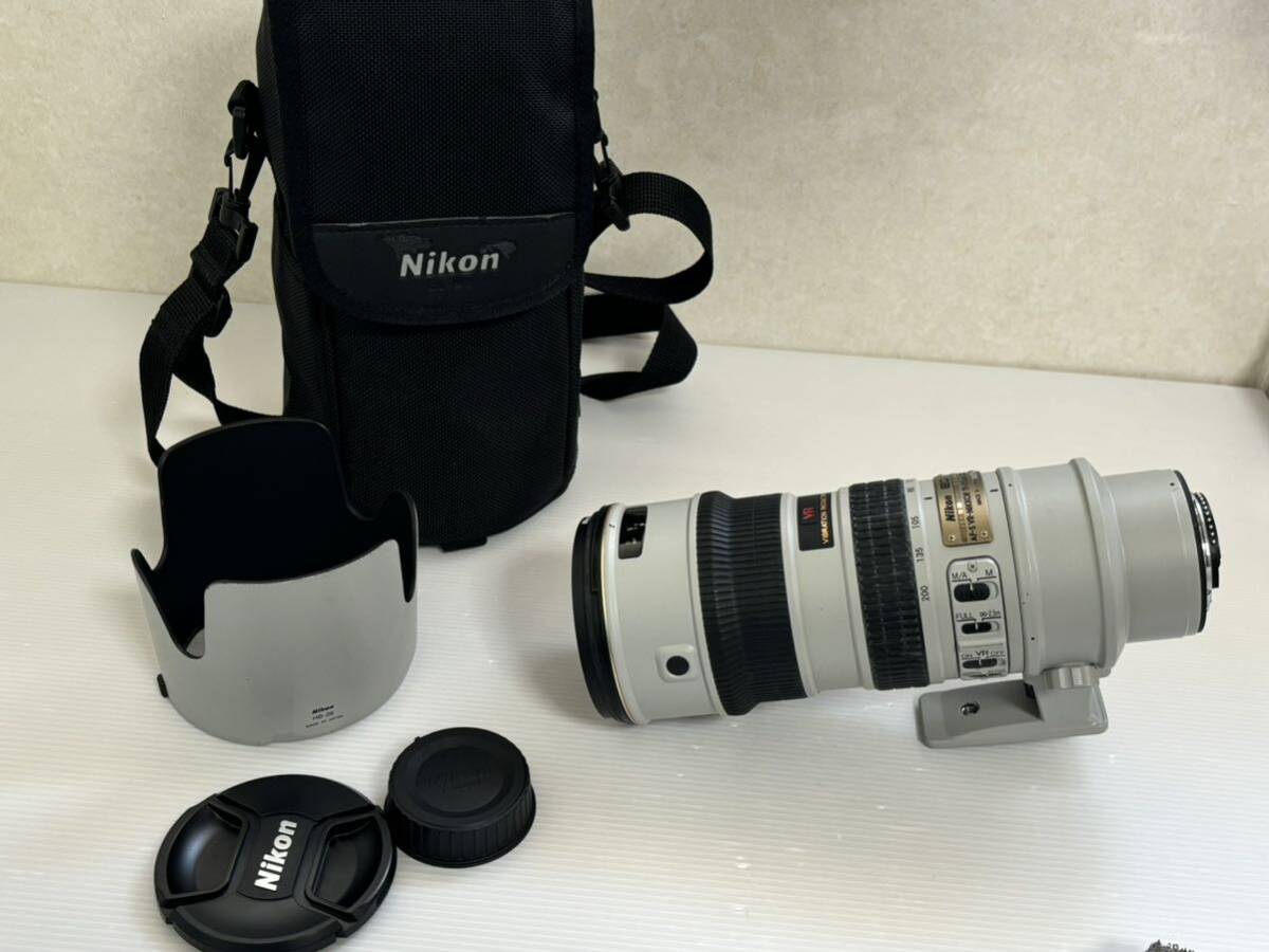 Nikon ニコン ED AF-S VR-NIKKOR 70-200mm 1:2.8 G ライトグレー 一眼レフ カメラレンズの画像1