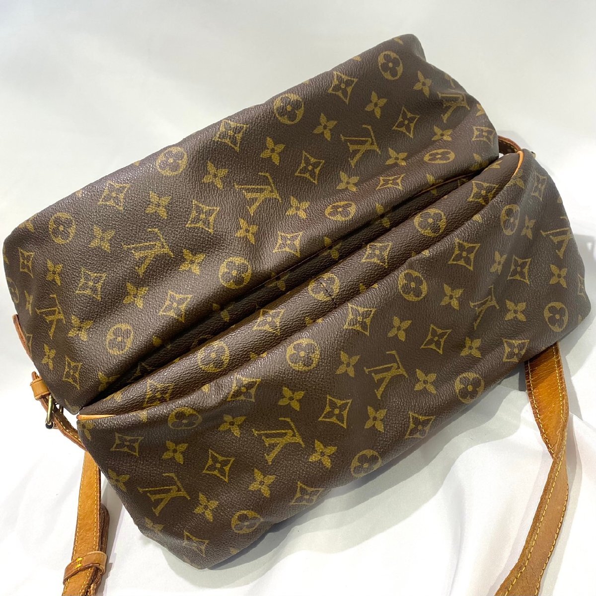 Louis Vuitton M42254 ルイヴィトン モノグラム ソミュール35 ショルダーバッグ 本体のみ 現状品お渡し 人気 斜め掛け 大容量 人気 S2543の画像5