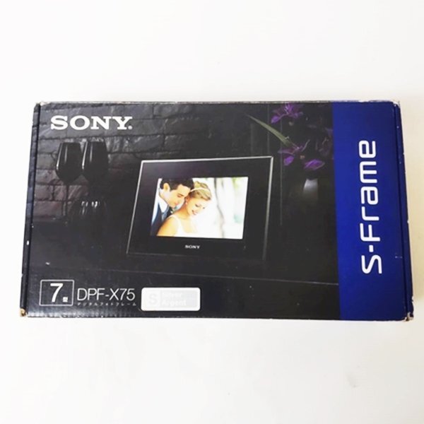 未使用 SONY ソニー デジタルフォトフレーム DPF-X75 7型 S-frame シルバー 充電コード リモコン付き アルバム 時計 カレンダー機能 HS0085_画像1