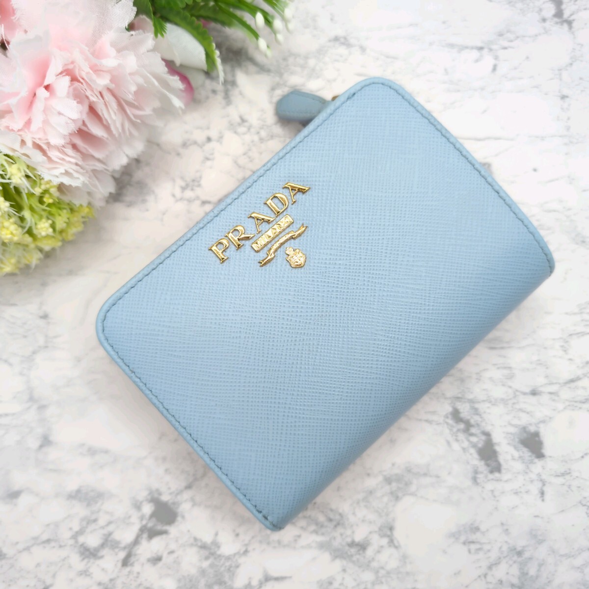 美品 PRADA プラダ サフィアーノ 折り財布 水色 トライカラー 美品 PRADA プラダ サフィアーノ 折り財布 水色 トライカラー