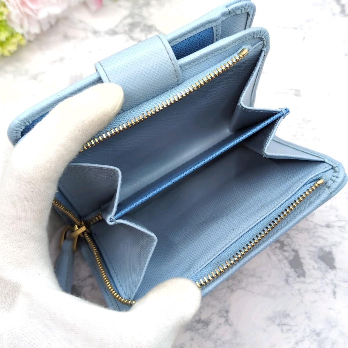 美品 PRADA プラダ サフィアーノ 折り財布 水色 トライカラー 美品 PRADA プラダ サフィアーノ 折り財布 水色 トライカラー