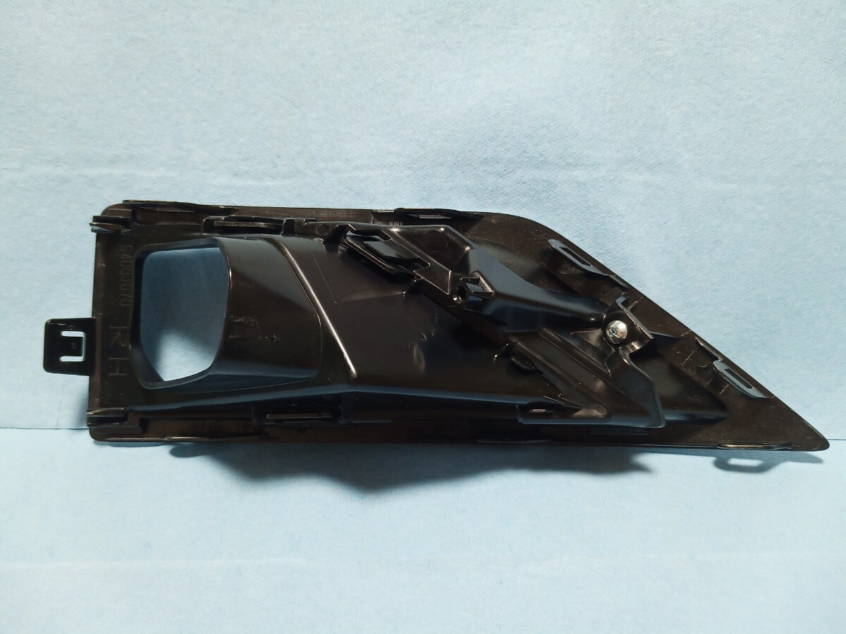 MITSUBISHI 三菱 デリカ DELICA D5 純正フォグランプベゼル左右 美品（一部塗装剥げ有） 3DA-CV1W の画像5