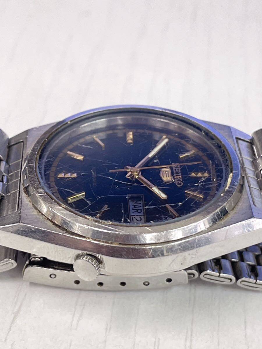 SEIKO セイコー 5 AUTOMATIC オートマチック 自動巻 7009-3070 デイデイト ブラック ゴールド 腕時計の画像3