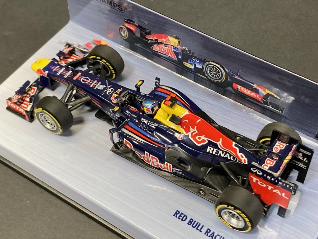 ミニチャンプス 1/43 レッドブル RB8 セバスチャン・ベッテル車_画像6