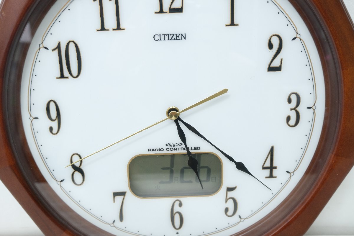 【z266756】CITIZEN シチズン 電波掛け時計 カレンダー 表示 茶系 ブラウン 木枠八角形 4FY606-0 動作確認済み 格安スタートの画像2