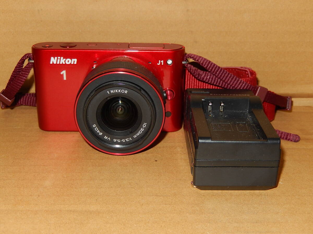NIKON 1 J1レッド ボディー レンズ1 NIKKOR VR10-30mm f/3.5-5.6 NIKON 1 J1レッド ボディー レンズ1 NIKKOR VR10-30mm f/3.5-5.6