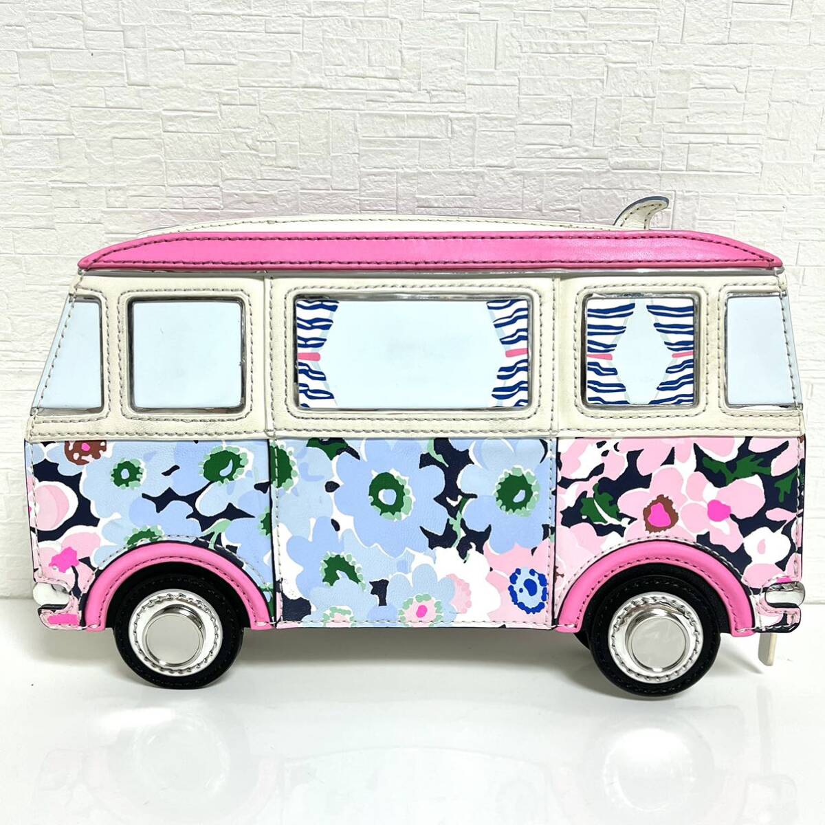 希少 Kate Spade ケイトスペード California Dreaming Surf 3D Van カリフォルニア 3D バン 車 花柄 レザー ショルダーバッグ _画像4