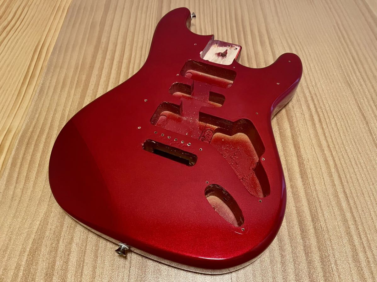  гитара корпус Fender Stratocaster металлик красный б/у 