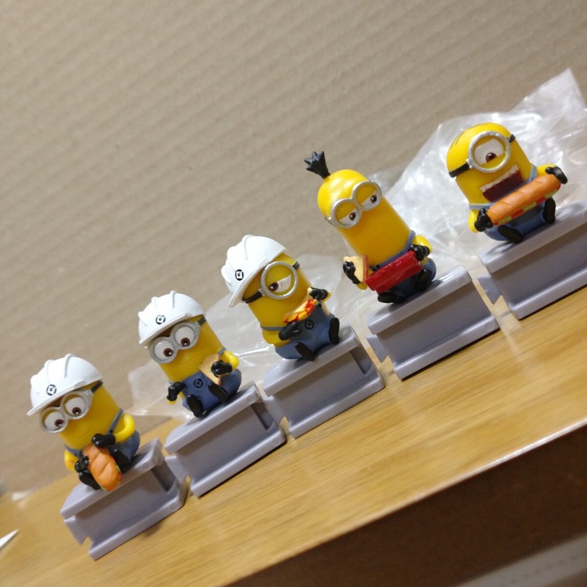 minions minion 工事現場 工事 工場 作業員 フィギュア コレクション ミニオンズ ミニオン パン ご飯 collection toy lunch time figureの画像1