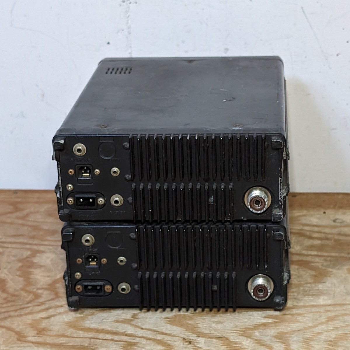 TRIO Trio UHF all mode приемопередатчик TR-95002m all mode приемопередатчик TR-9000G работоспособность не проверялась утиль 
