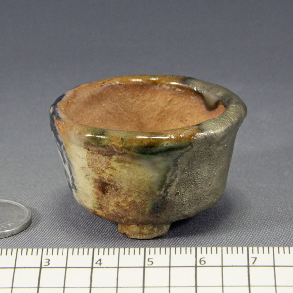 小さな盆栽鉢 豆盆栽鉢 みどりの日 陶器鉢 丸鉢 (直径4.2cm・高さ2.6cm) 和鉢 贈り物 お祝い 手びねり鉢 手作り鉢の画像1