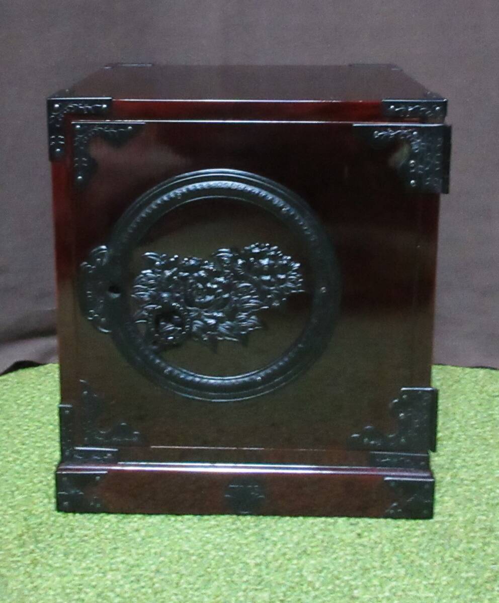 伝統工芸 小型箪笥 仙臺家具 右開き 中三段 金具付き 和家具 漆 伝統工芸 小型箪笥 仙臺家具 右開き 中三段 金具付き 和家具 漆
