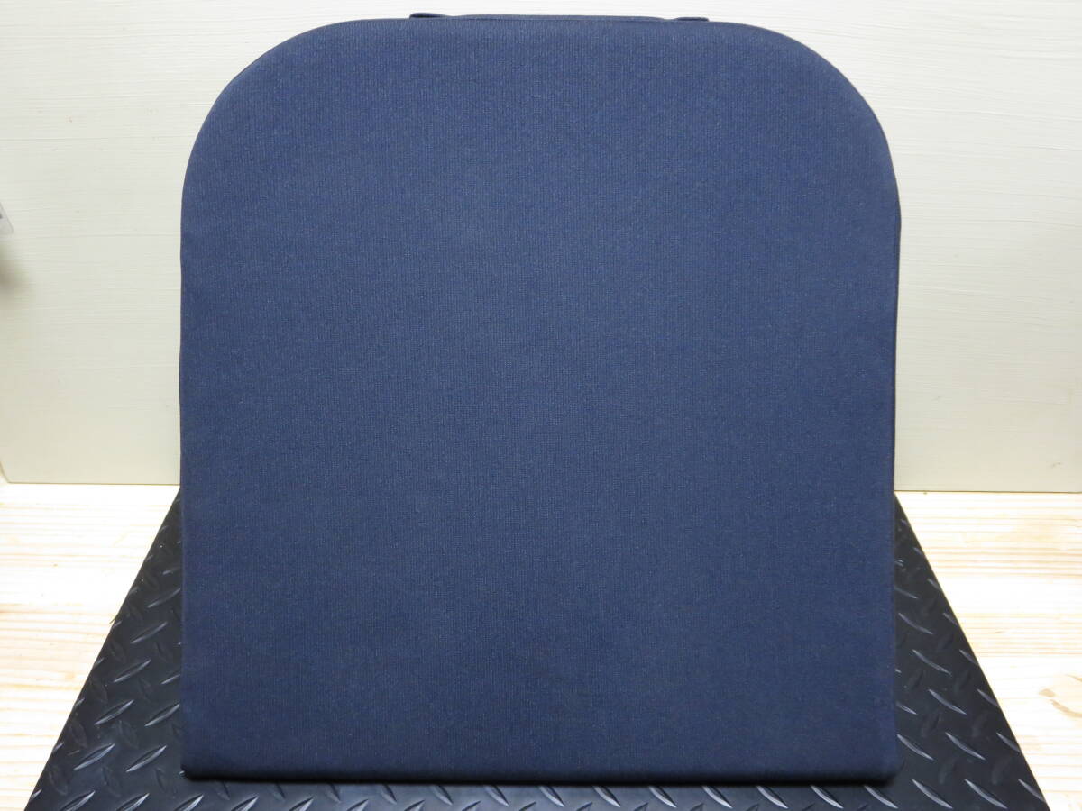 必要な方へ！TEMPUR SEAT CUSHION テンピュール シートクッション ４０x４２x５CM 使用期間二カ月足らず 保証書付 中古良品の画像3