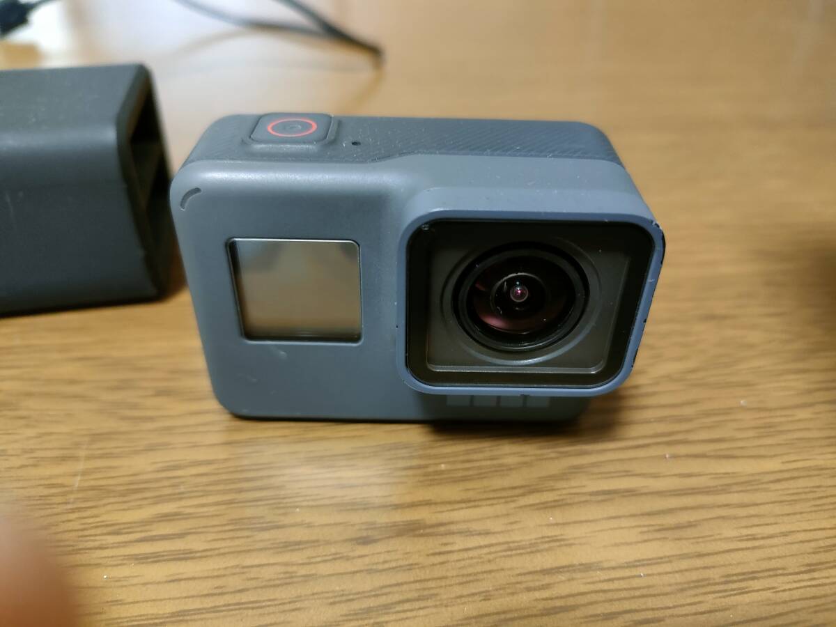 GoPro HERO5 Black 社外替えバッテリー、マウント付きの画像3