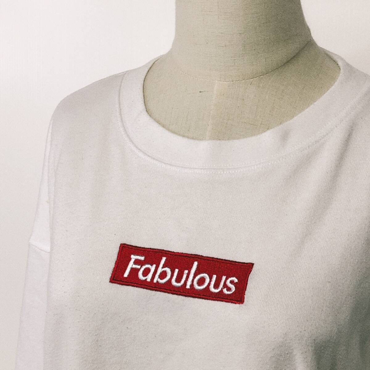 Y1043 美品 Fabulous レディーストップスTシャツ長袖 薄手 伸縮性 丸首 Mサイズ ホワイト 白 綿素材含 シンプル カジュアル おしゃれ 春秋 _画像5