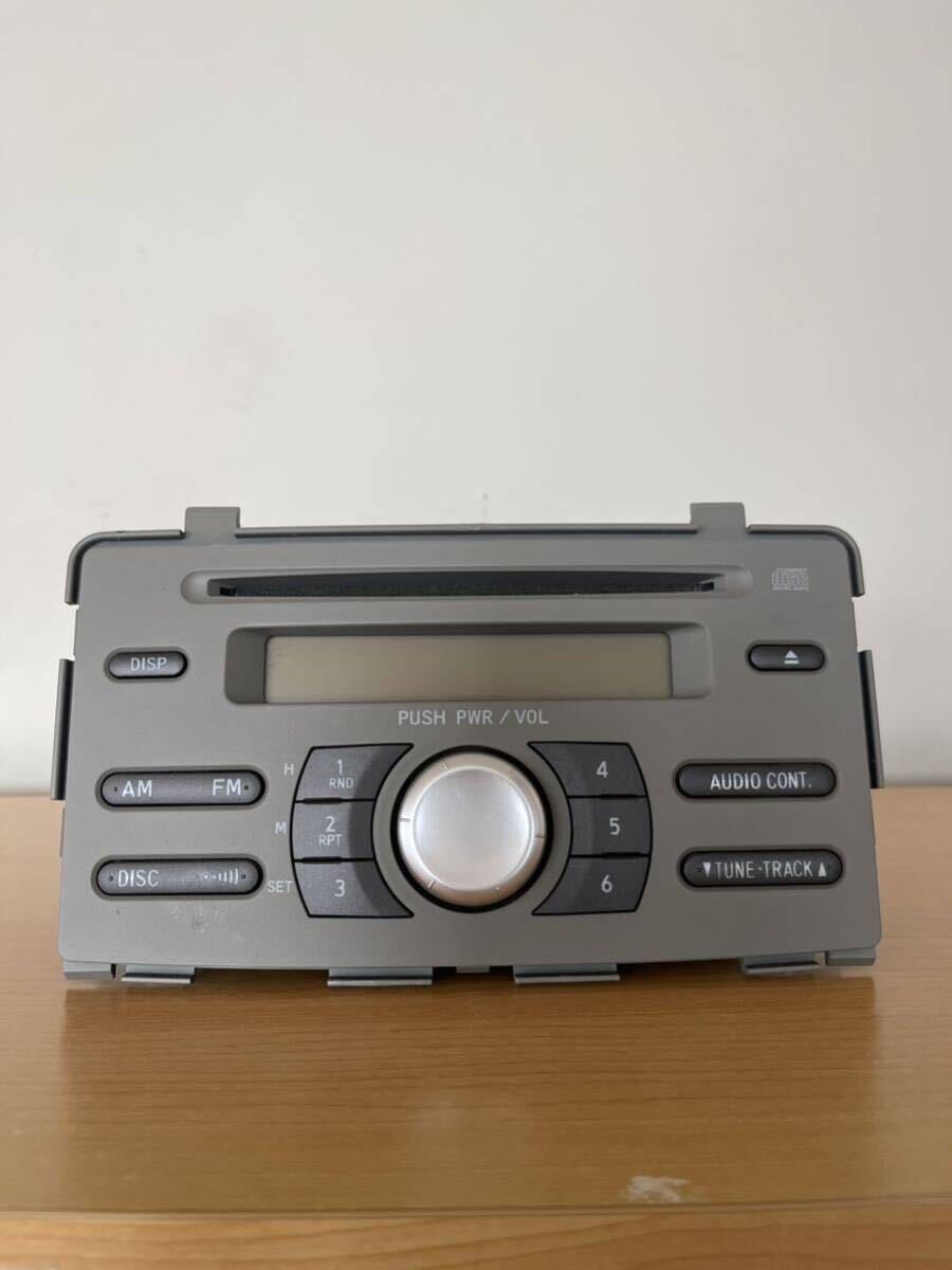 【音】カーオーディオ ラジオ＆CD ダイハツミラ 平成21年式 純正品 の画像1