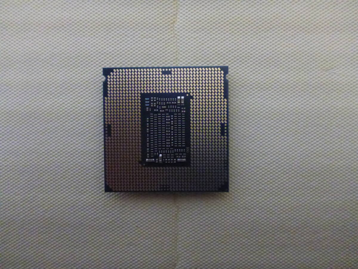 管理番号 T-04045 / INTEL / CPU / Core i5-8500 / LGA1151 / BIOS起動確認済み / ゆうパケット発送 / ジャンク扱いの画像3