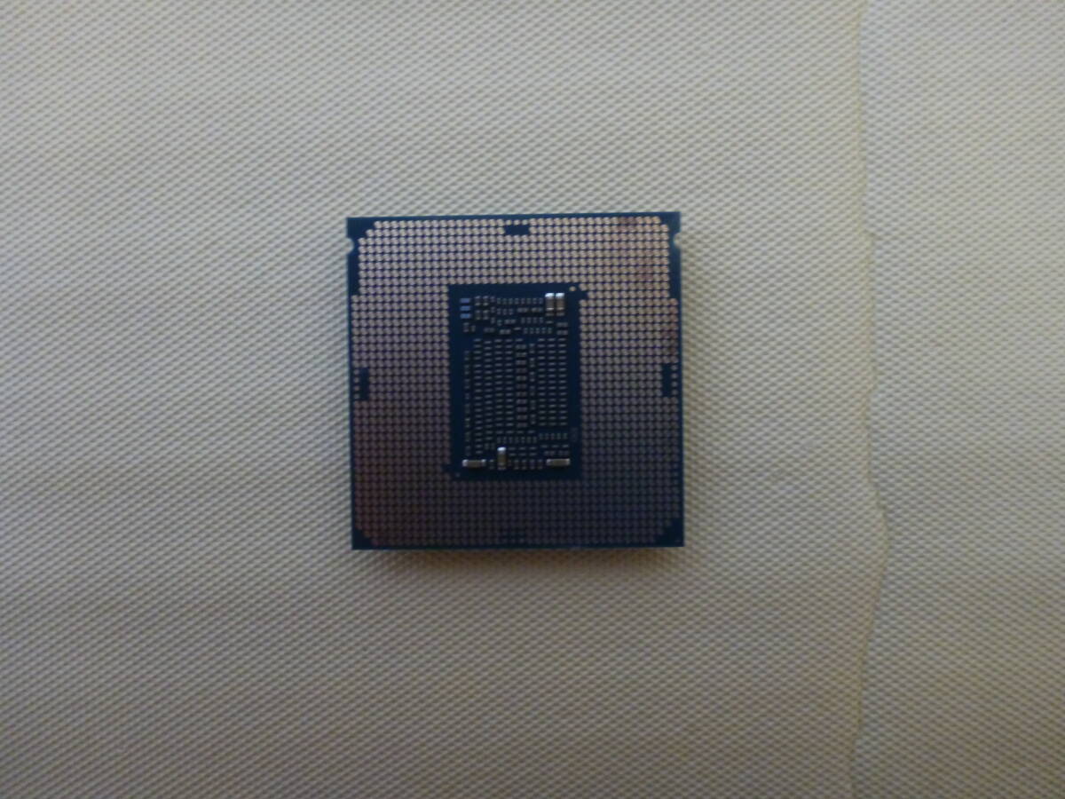 管理番号　T-04227 / INTEL / CPU / Core i7-8700K / LGA1151 / BIOS起動確認済み / ゆうパケット発送 / ジャンク扱い_画像3