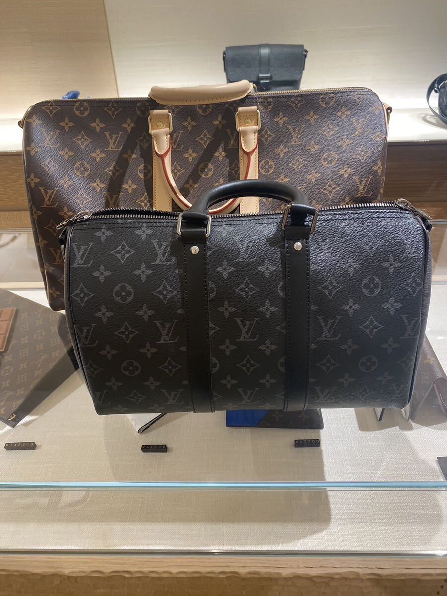 LOUIS VUITTON ルイヴィトン キーポル・バンドリエール35 ブラックの画像1