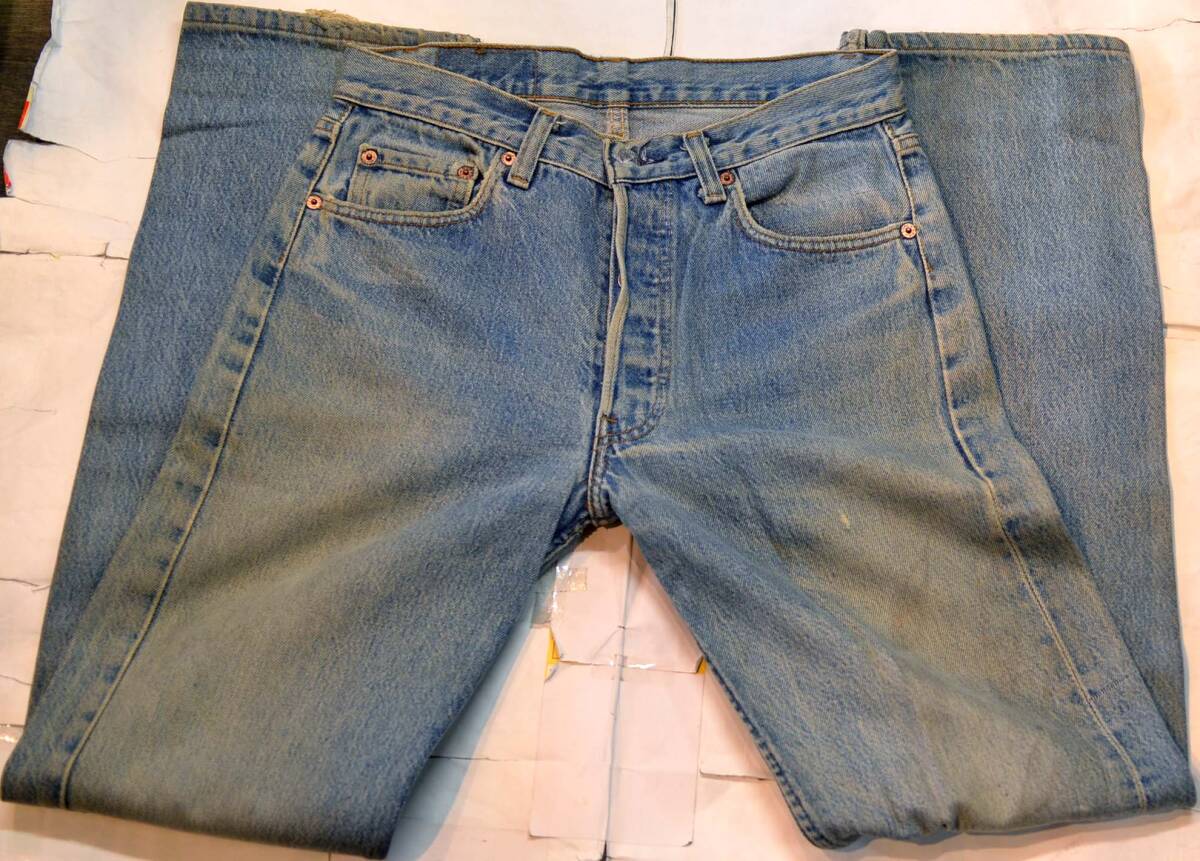 V898/LEVIS501アメリカ制 MADE IN U.S.A.ハチマルオールド 赤文字表記！