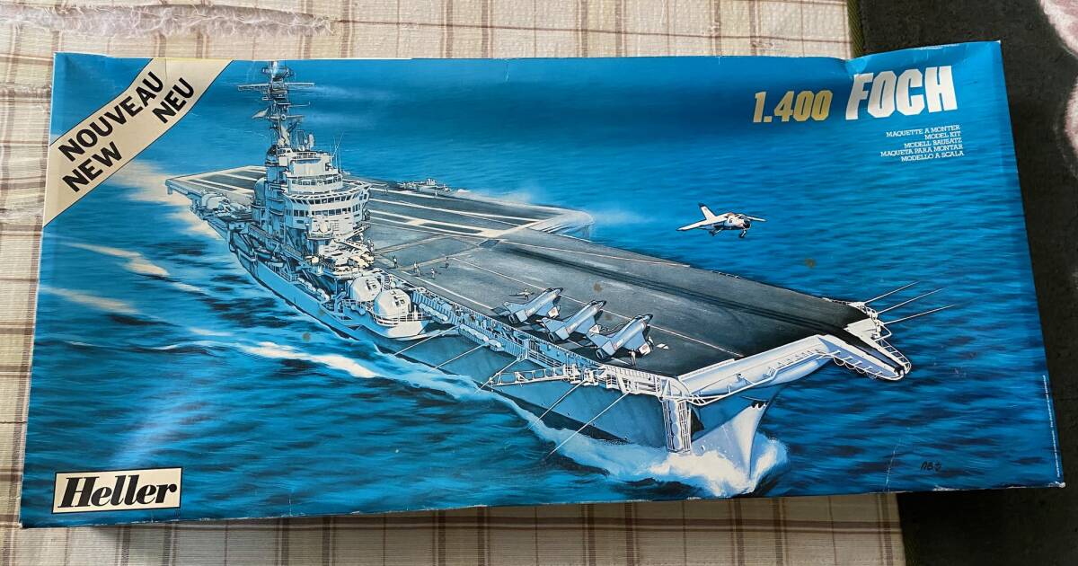 【1円～スタート】1/400 エレール フランス海軍 空母フォッシュ 箱歪みアリの画像1