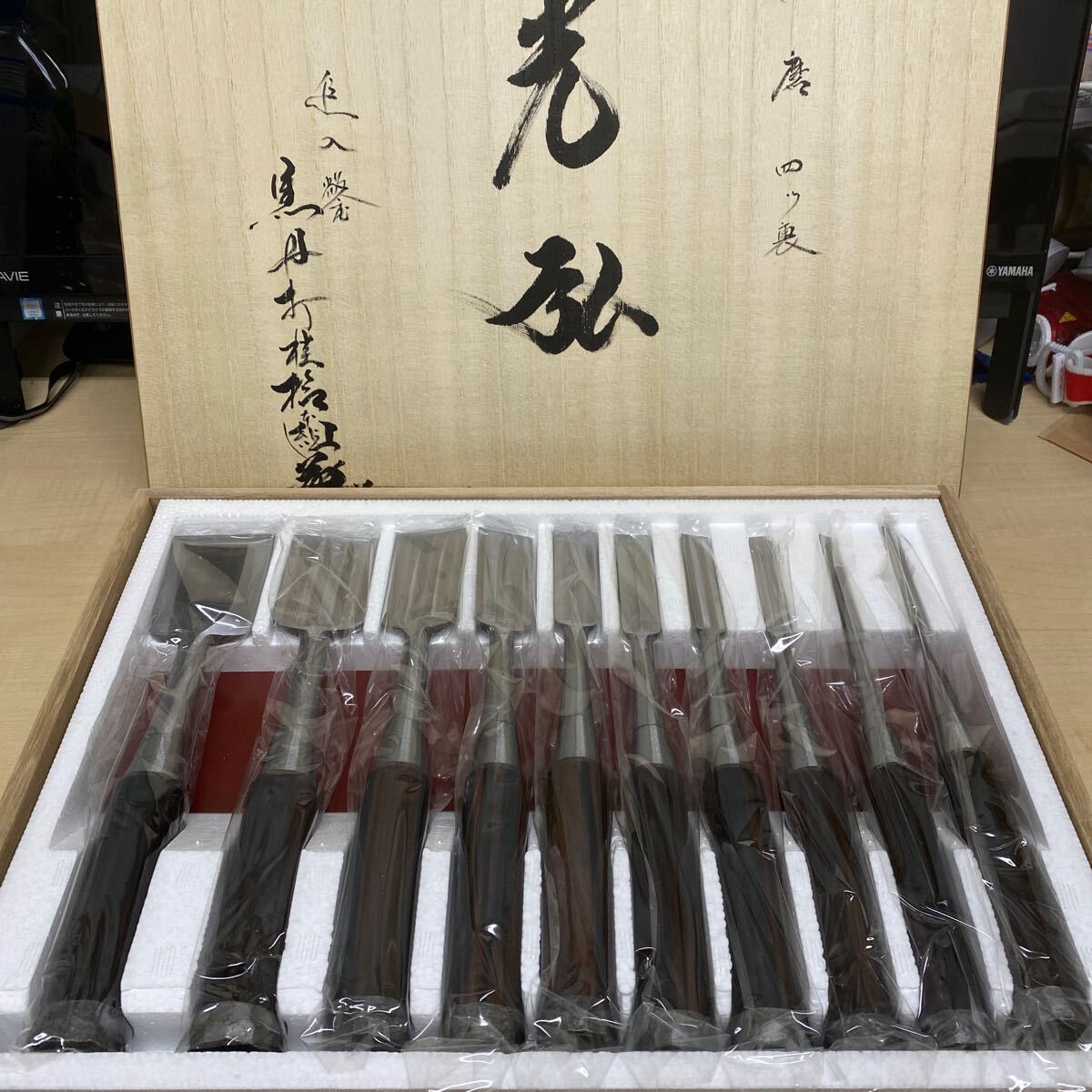 伝統工芸士 宮永 輝男 作 磨き 平丸追入 白紙 10本 組鑿 赤樫柄 伝統工芸士 宮永 輝男 作 磨き 平丸追入 白紙 10本 組鑿 赤樫柄