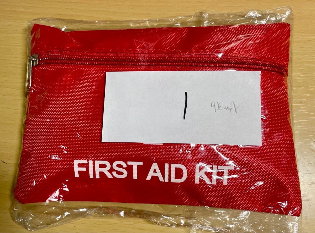 FIRST AID KIT  応急処置キット 9点 防災 ファーストエイドキット アウトドア ポーチ 救急箱 キット バッグ 1