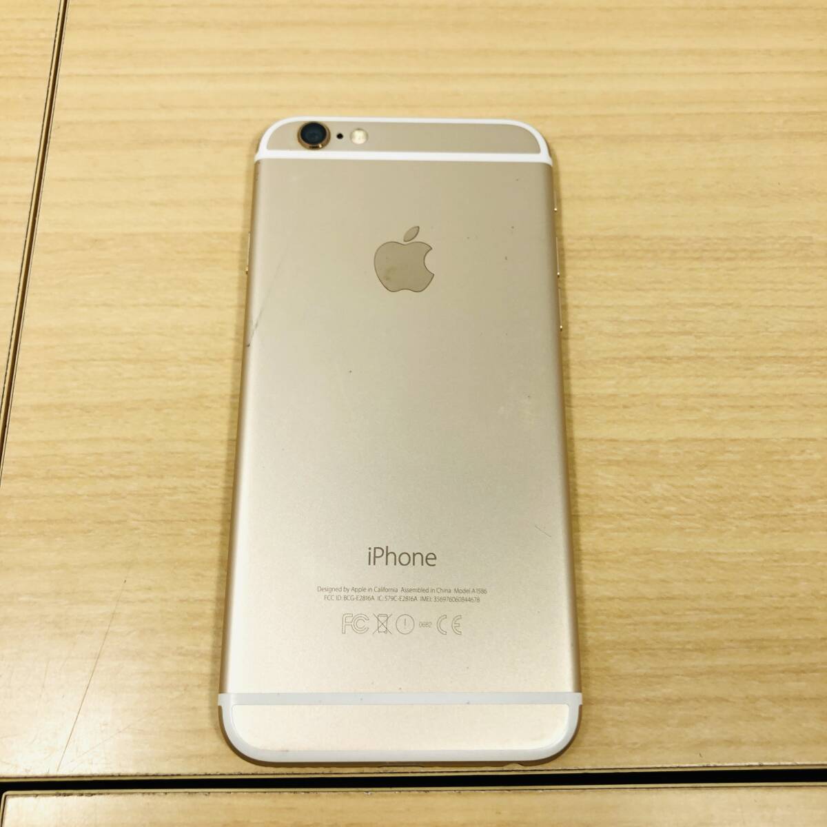 [ジャンク/バッテリー膨張-通電不可/24-04-63] Apple iPhone6 A1586 スマートフォン 本体 ジャンク シルバー アイフォンの画像5