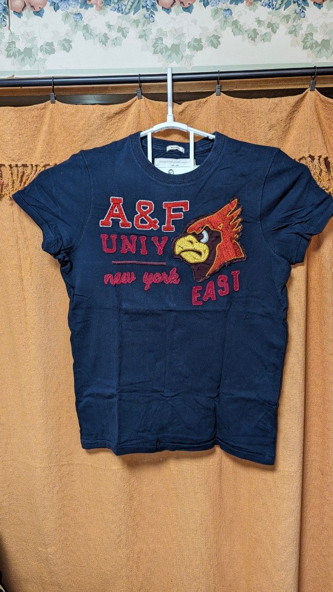 アバクロンビー&フィッチ Abercrombie&Fitch  ビンテージ風半袖Ｔシャツ　ネイビー