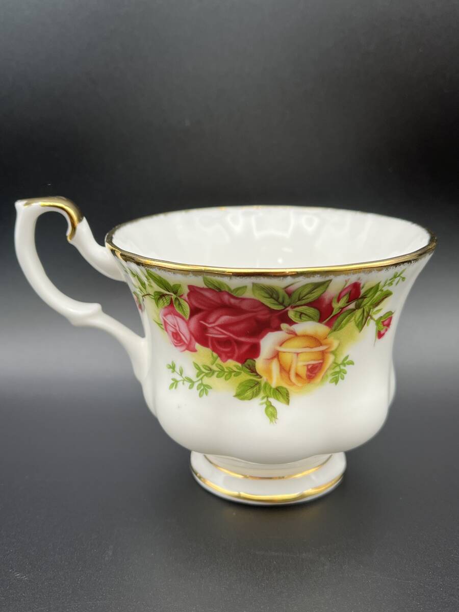 (5165)ROYAL ALBERT/ Royal Albert Old Country rose cup & saucer 1 customer present condition goods 