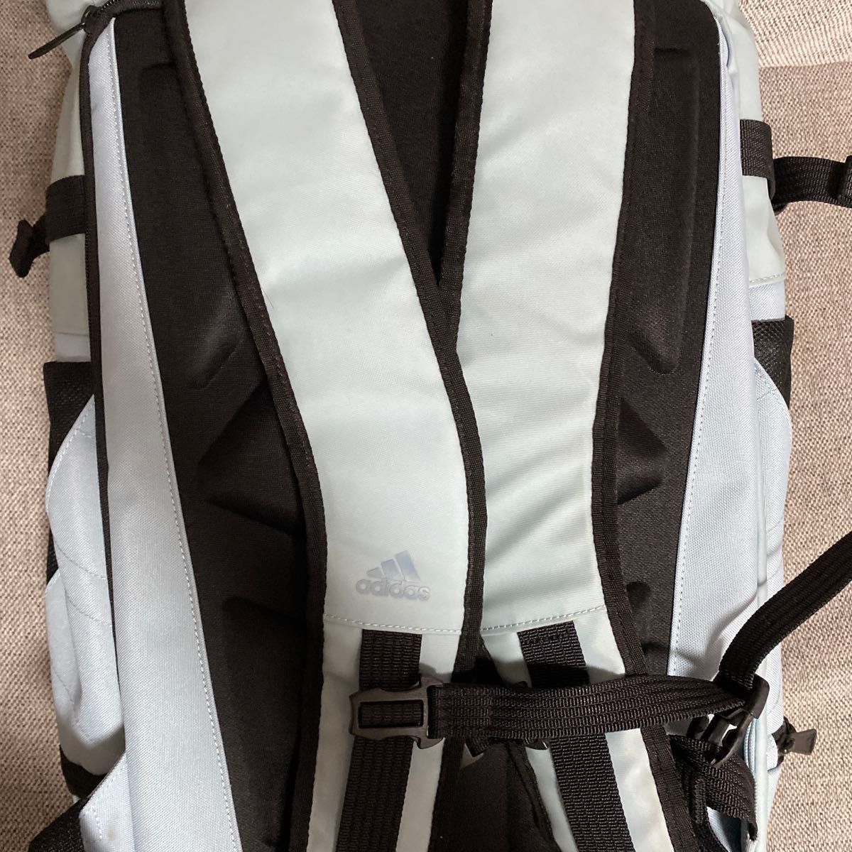 adidas リュックサック 25L B4サイズ収納可 メンズ PC収納ポケット 多機能バッグ 二層式ポケット