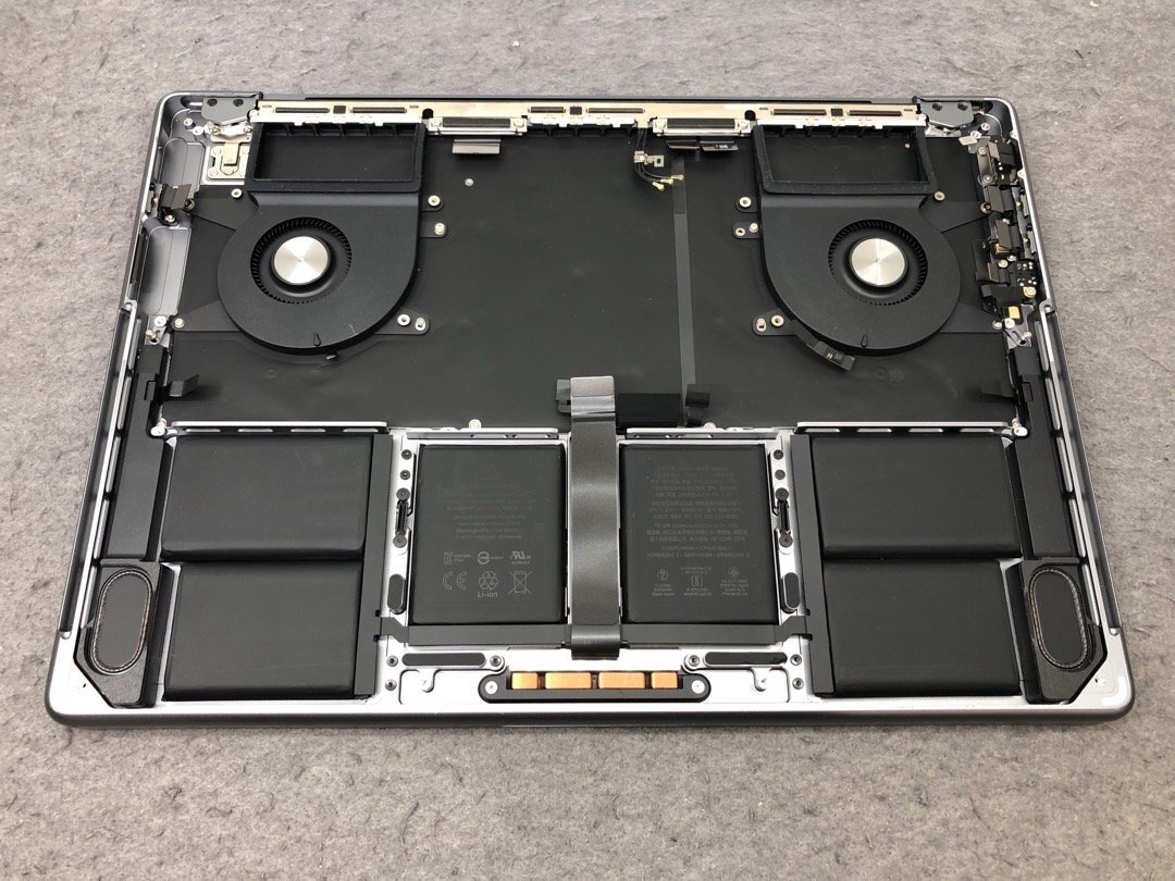 ジャンク【Apple】MacBook Pro 14inch 2021 A2242 CPUなし メモリなし ストレージなし ロジックボードなし 外装のみの画像8