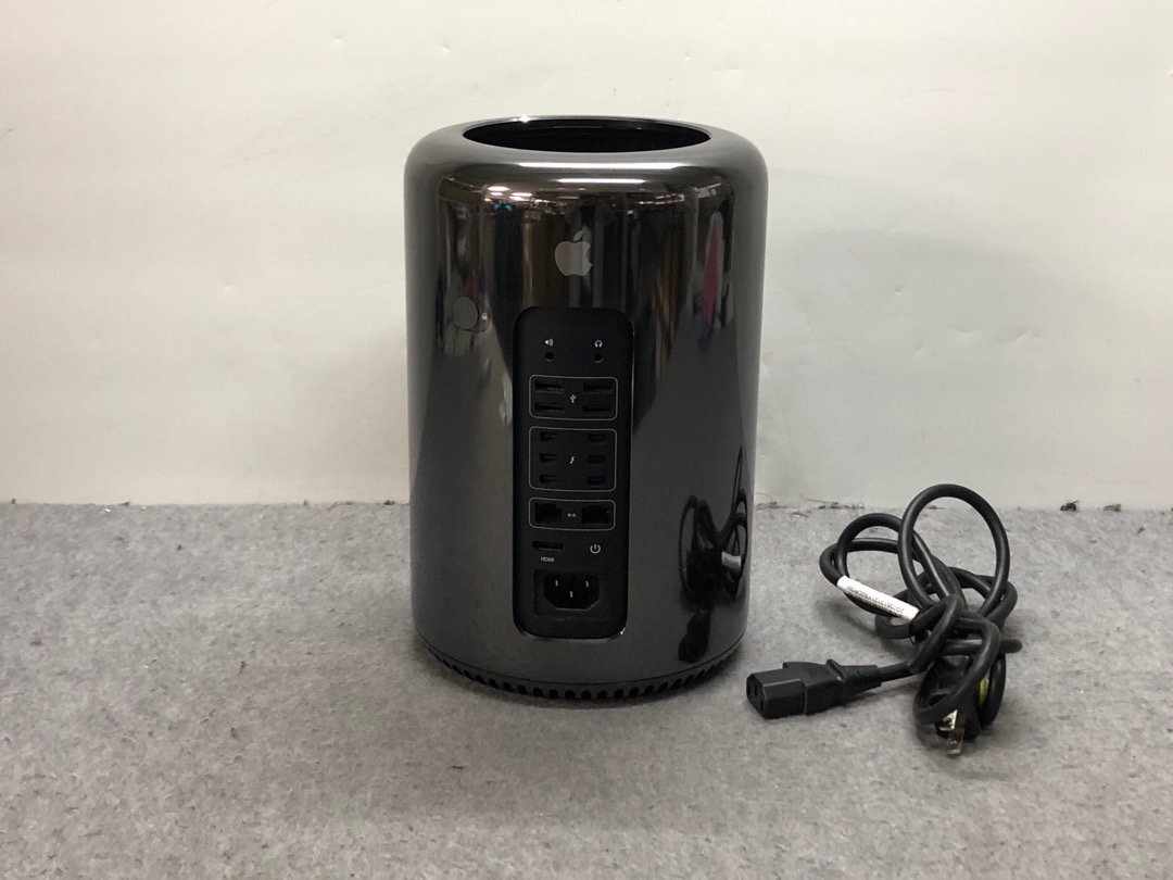 【Apple】Mac Pro Late 2013 A1481 Xeon E5-2697v2 64GB SSD1TB AMD Fire Pro D500 3GBx2 Wi-Fi Bluetooth OS10.11 中古Macの画像1