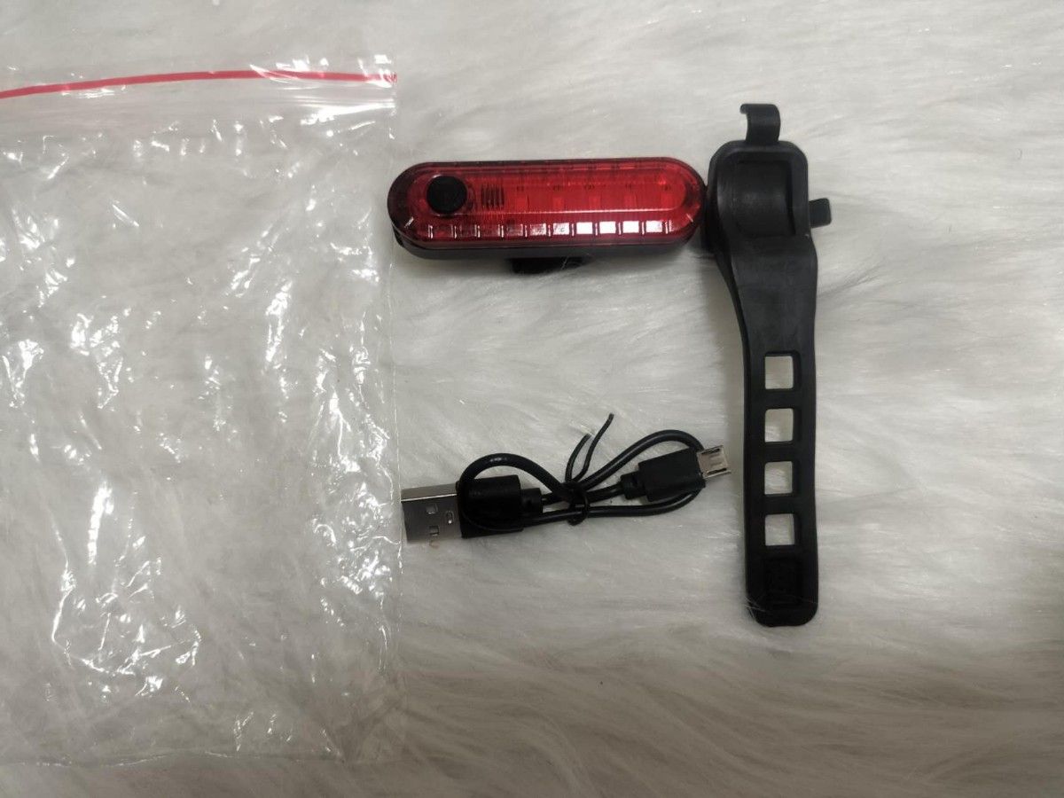 自転車 テールライト 4点灯モード USB充電式 LEDランプ  安全警告ランプ  簡単装着