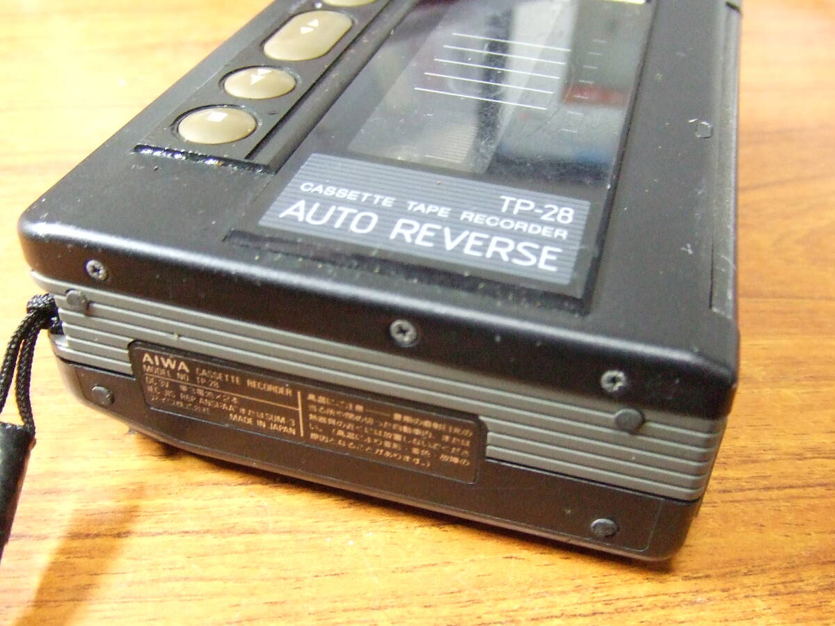 i209 aiwa アイワ カセットレコーダー TP-28 中古　未確認　ジャンク　ポータブルカセットプレーヤー_画像2