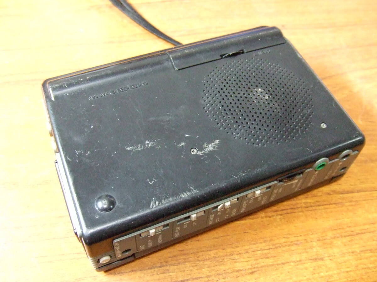 i209 aiwa アイワ カセットレコーダー TP-28 中古　未確認　ジャンク　ポータブルカセットプレーヤー_画像5