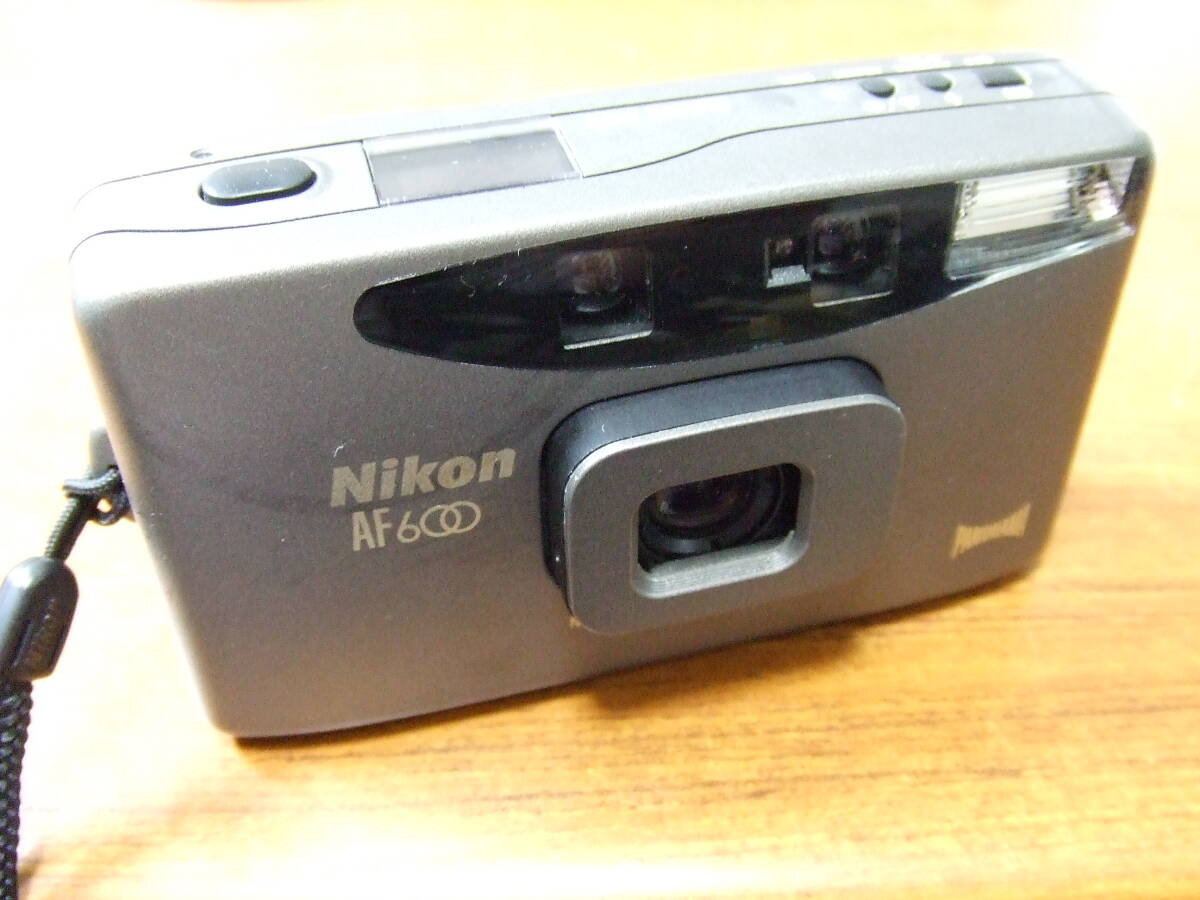 i259 Nikon AF600 28mm 1:3.5 Macro コンパクトフィルムカメラ ニコン 中古 本体 現状品の画像1