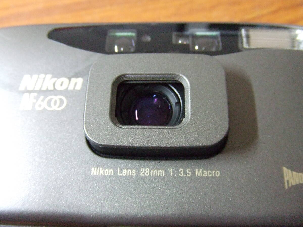 i259 Nikon AF600 28mm 1:3.5 Macro コンパクトフィルムカメラ ニコン 中古 本体 現状品の画像2