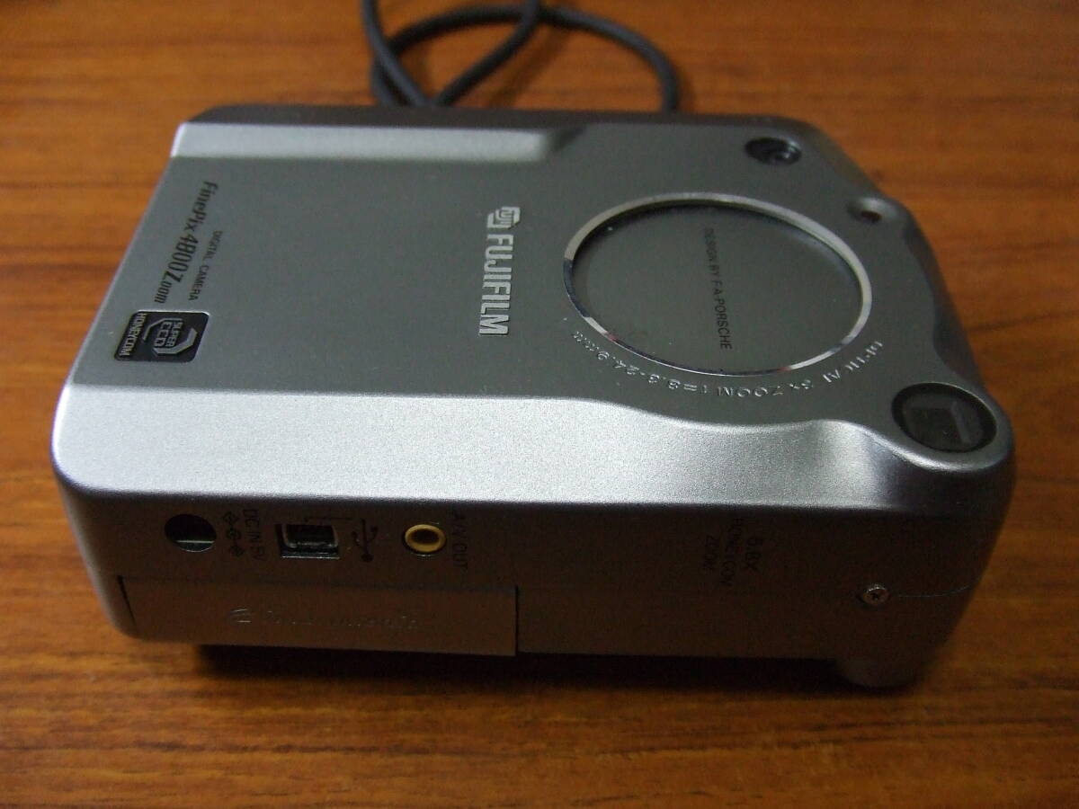 i288 　フジフィルム FinePix 4800z　デジカメ 中古 本体 未確認　ジャンク_画像3