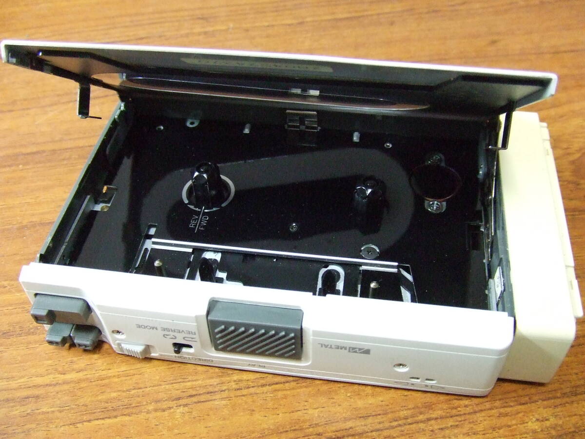i322 aiwa カセットボーイ Cassette Boy HS-P20 ポータブルカセットプレーヤー 中古 本体 ジャンクの画像7