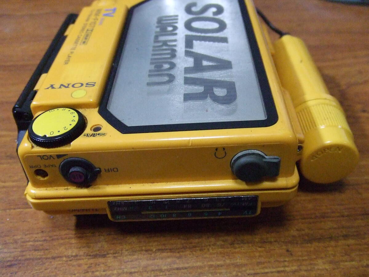 i435 SONY Sony cassette Walkman WM-F107 SOLAR solar used body not yet verification Junk 